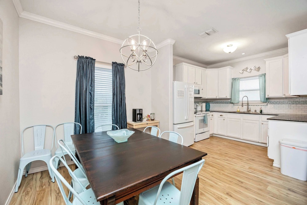 Coastal Townhouse TX Retreat!