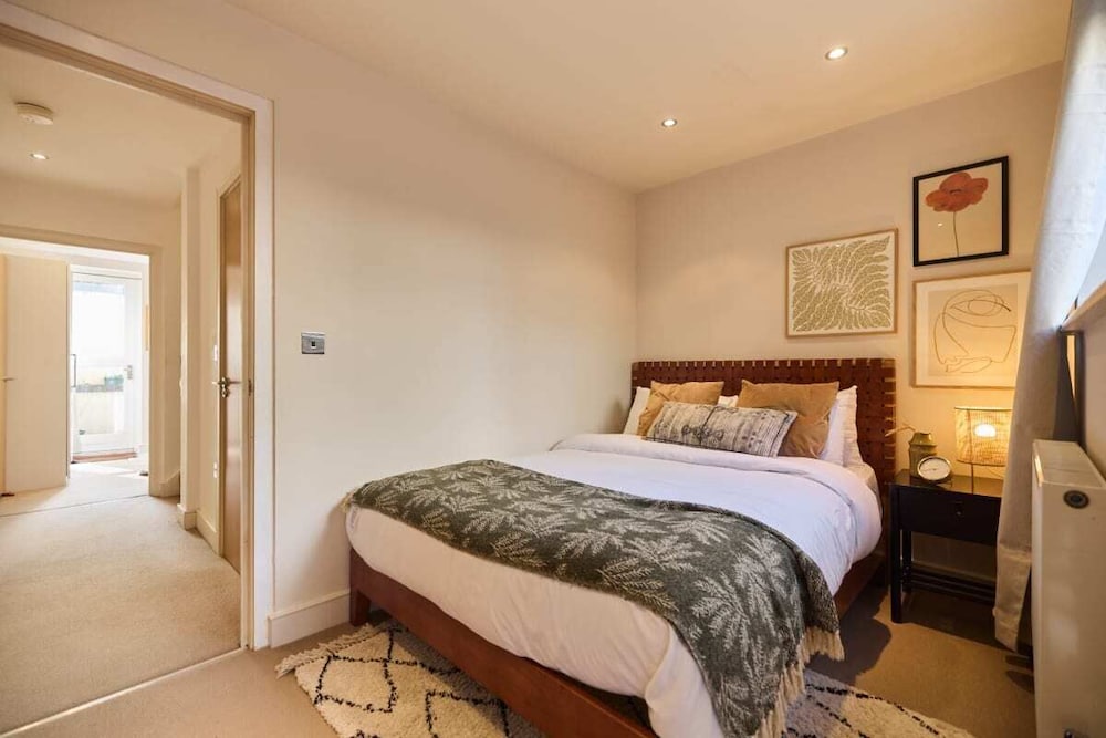 The Queen's Park Getaway - Adorable 2bdr Flat With Terrace