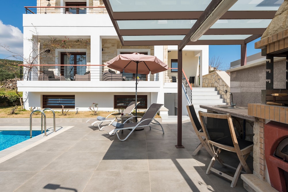 Villa Nina Chania view 3