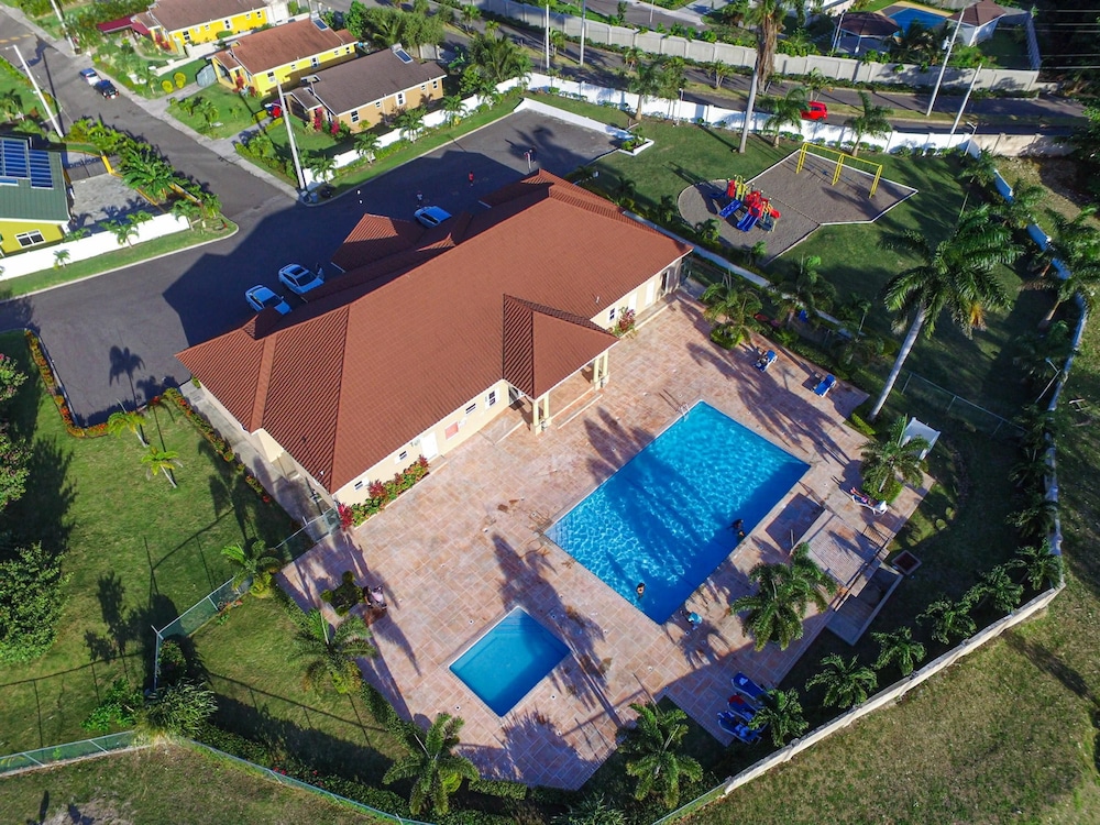 Serenity Retreat Villa Drax Hall