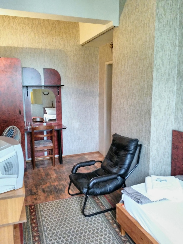 Guest rooms Repos