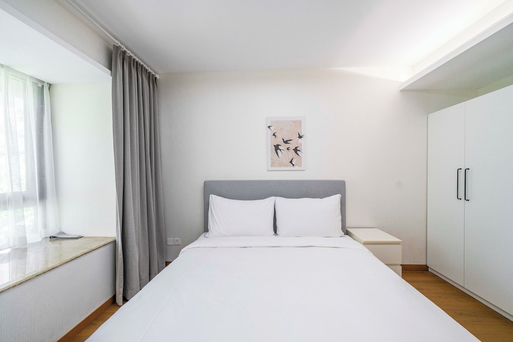 Tyms Morden 3BR 2BA APT Bella Vita