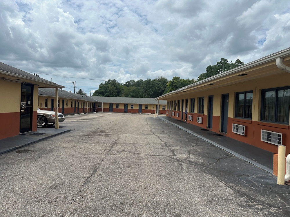johns motel view 3
