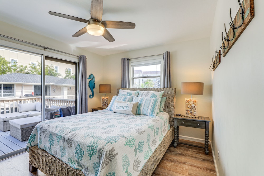 Siesta Keys Home w/ Deck Half Mile to Turtle Beach