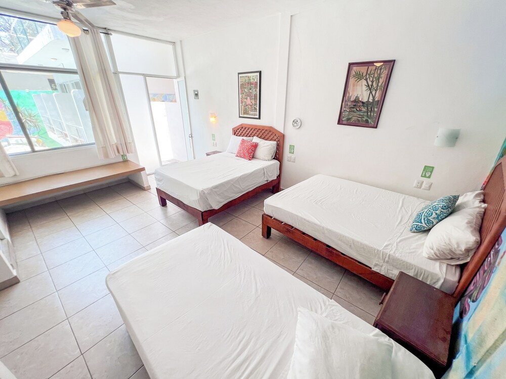 ITH Sayulita Amazing Surf Hostel