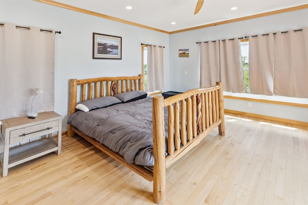 Lakeside 4br Retreat Private, Peaceful & Scenic 4 Bedroom Villa