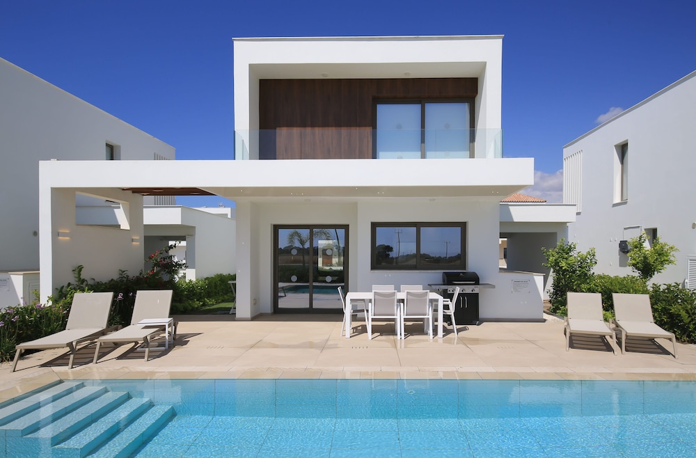 Phaedrus Living Serenity Waves Villas No.20