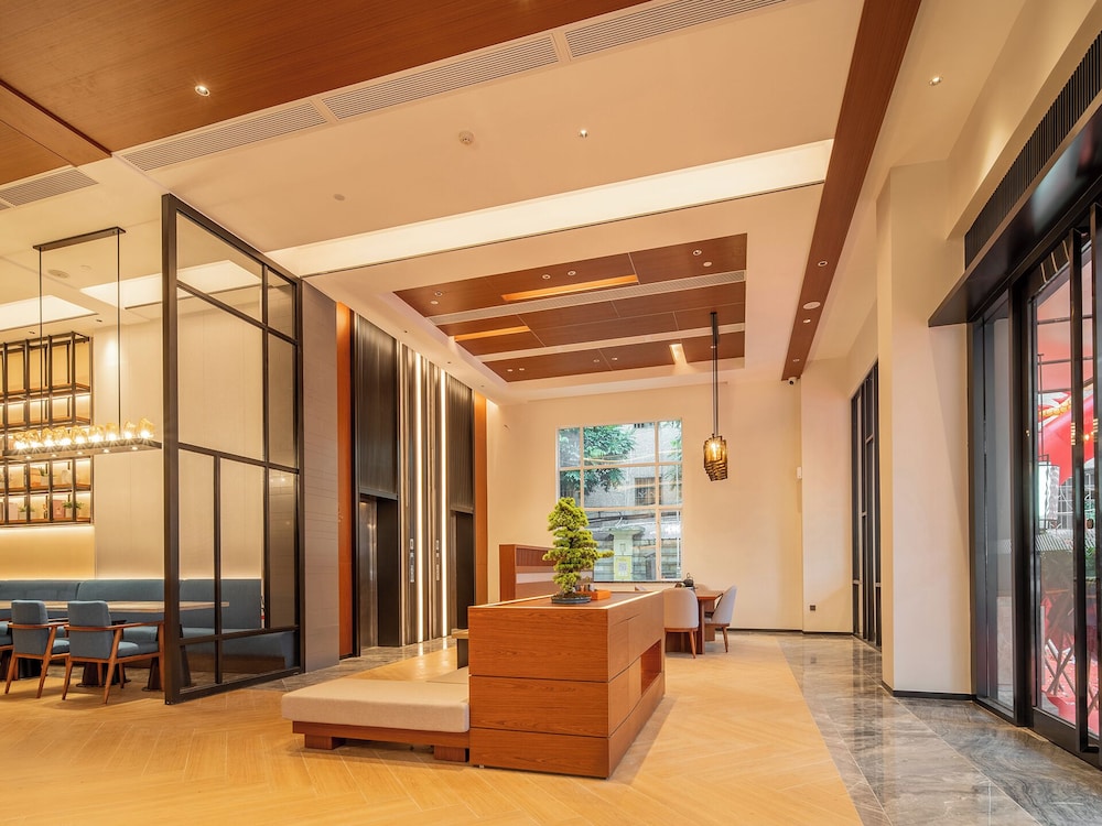 Trendy Romantic Hotel Guangzhou Panyu Qiaonan Aoyuan Plaza Branch - Free Deliver Service to Canton Fair Complex During Canton Fair Period