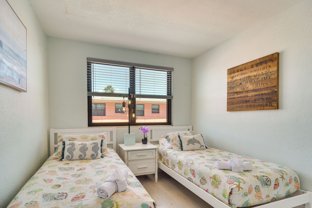 Condo at Upham Beach Park w/ Heated Pool Access!