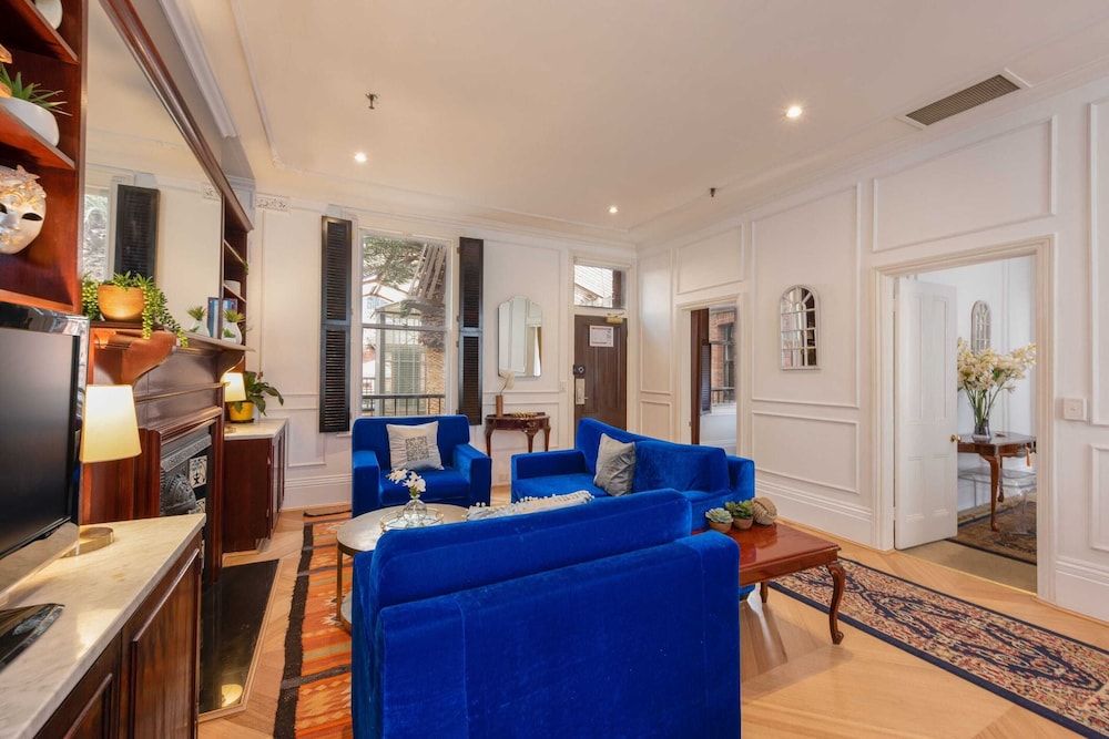 Quiet 2 Bedroom Apartment in Heritage Building in the CBD