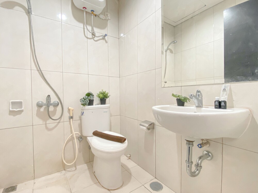 Comfortable And Homey 2Br Apartment Nifarro Park