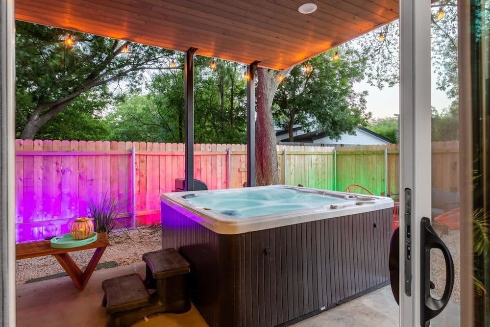 Stylish Clubhouse Retreat w/ Hot Tub Near Downtown