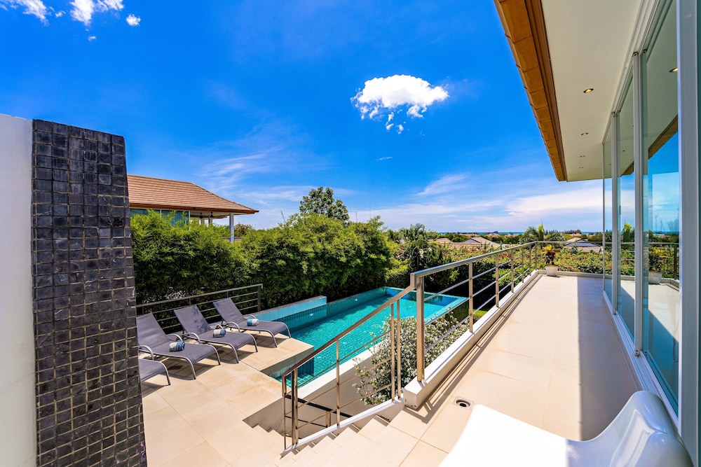 Phu Montra Villa with Ocean View A4