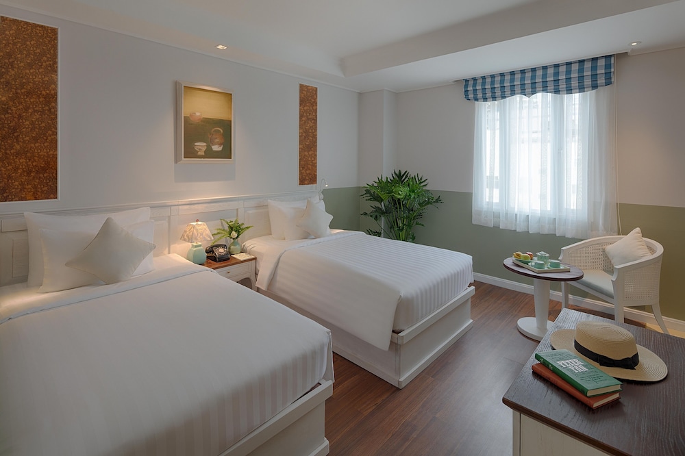 Au Lac Charner Hotel 3
