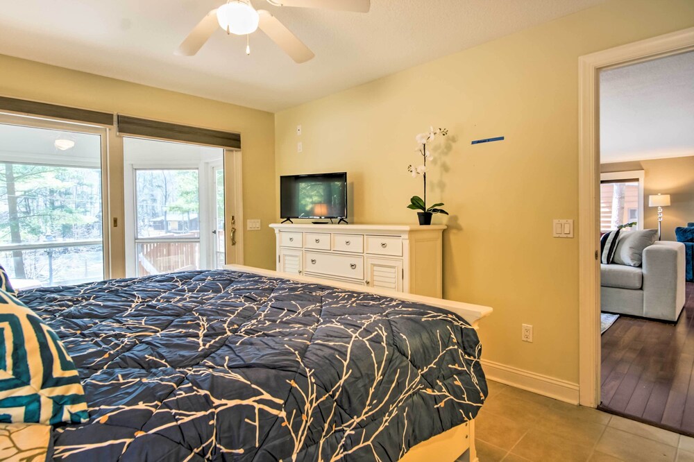 Spacious Mears House -steps From Lake Michigan! view 3