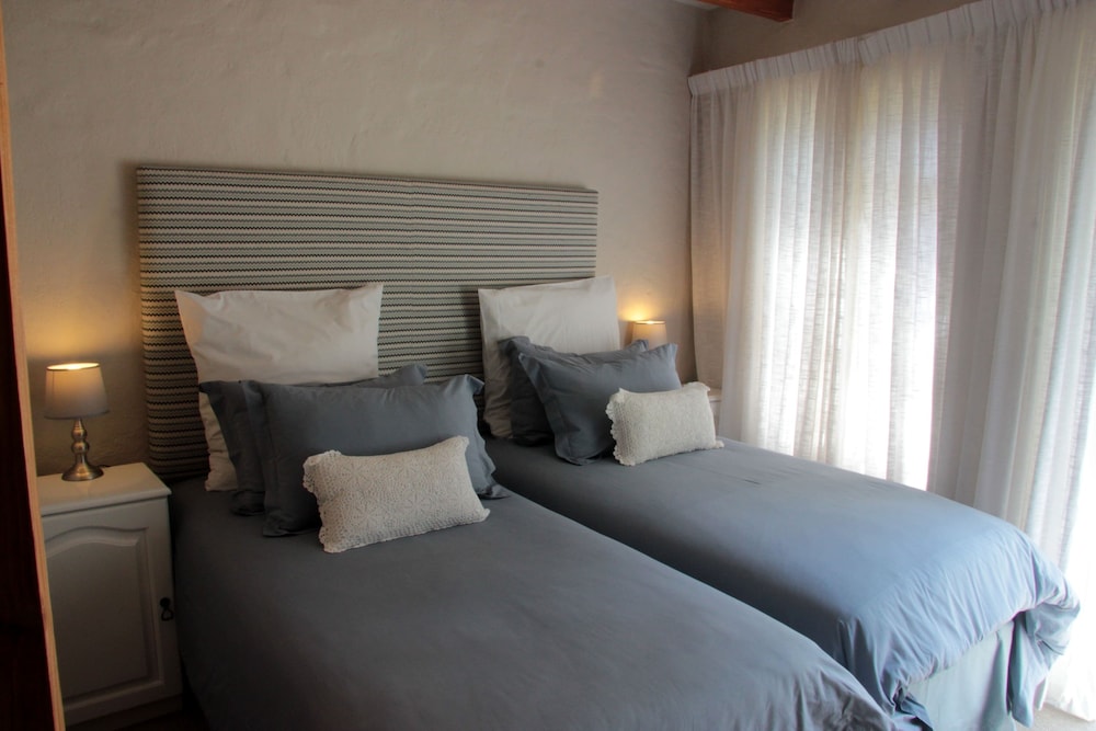 MontMartre Chalets and Guest House
