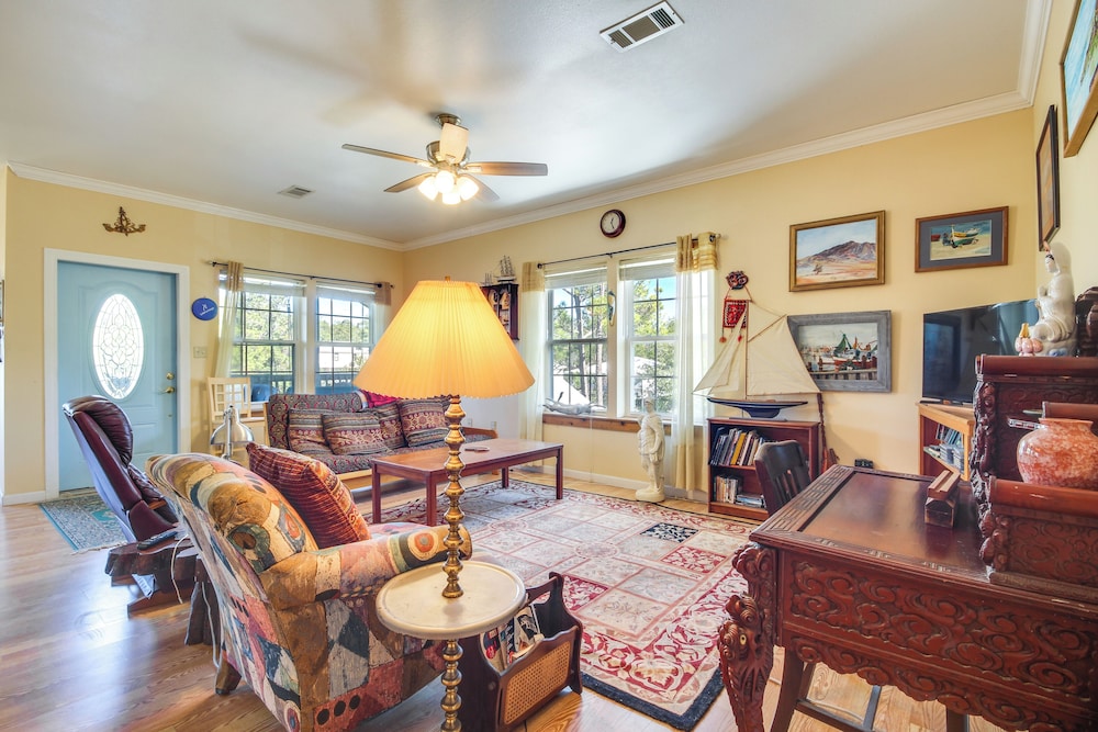 5 Mi to Beach & Pier: Bay St Louis Home on Canal