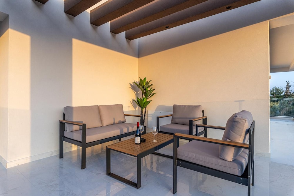 Villa Infinity Ena in Kalamaki