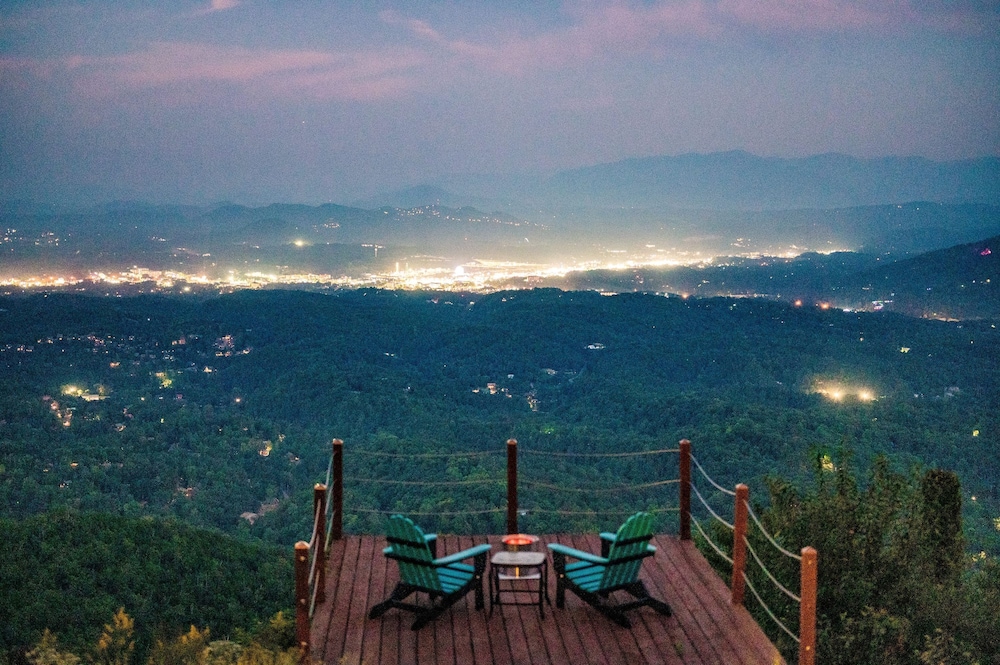 Unparalleled Views Deck w Hottub Game Room Pool Table Panorama by Avantstay