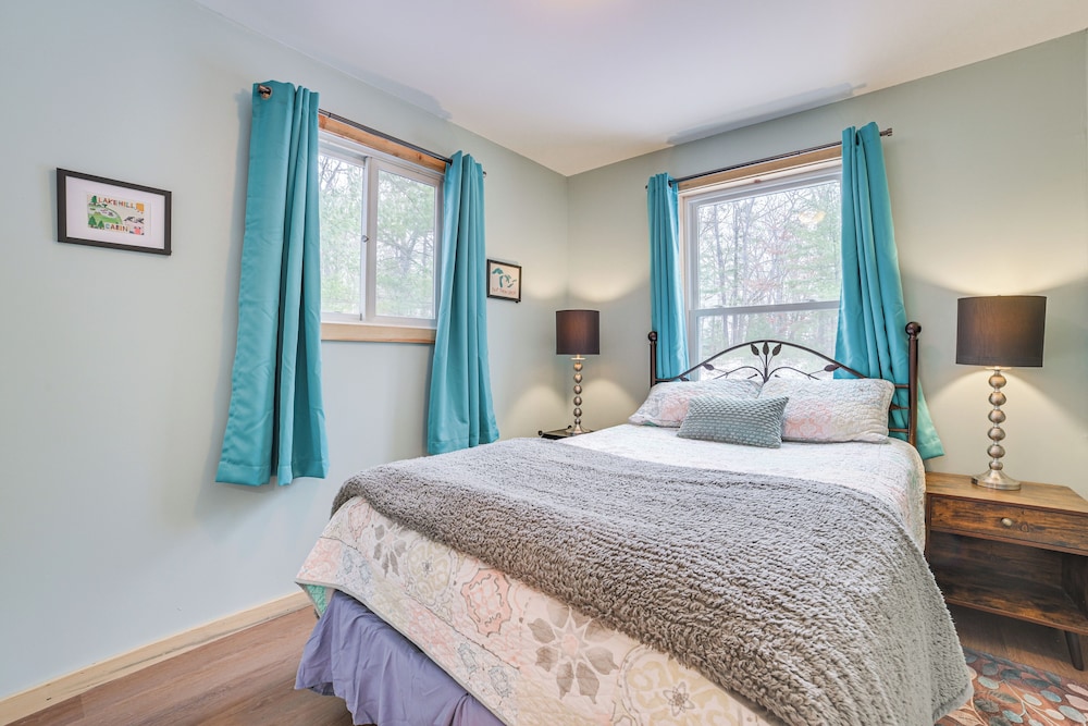 Lake Access & Dock: Remote Mio-area Cottage