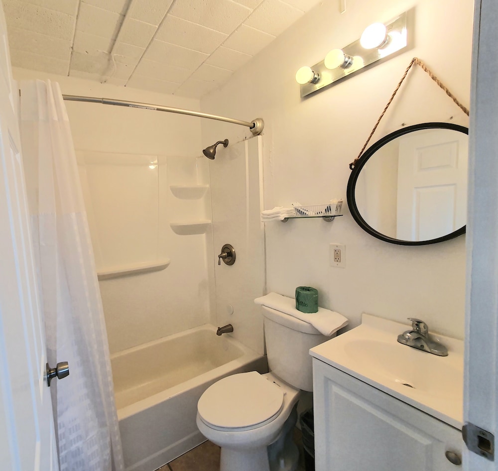 Pleasantville Vacations - The Coral Sands Motel - Property Image 2