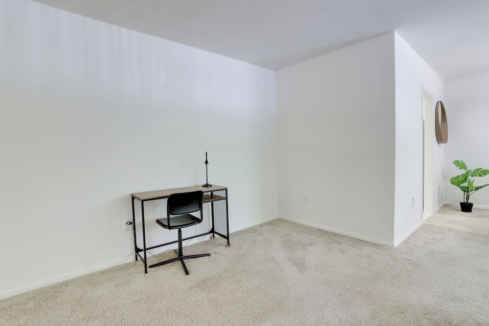 Crystal City Comfortable Apartments