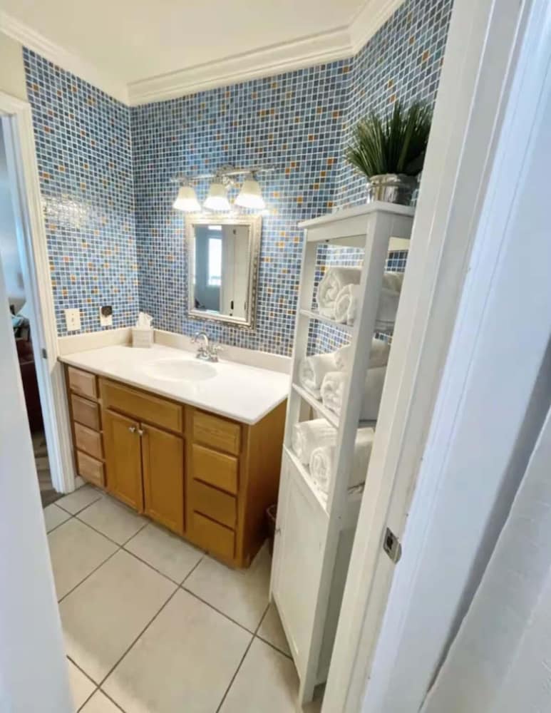 Sunset Harbor Palms 2-210 - Bayside Retreat