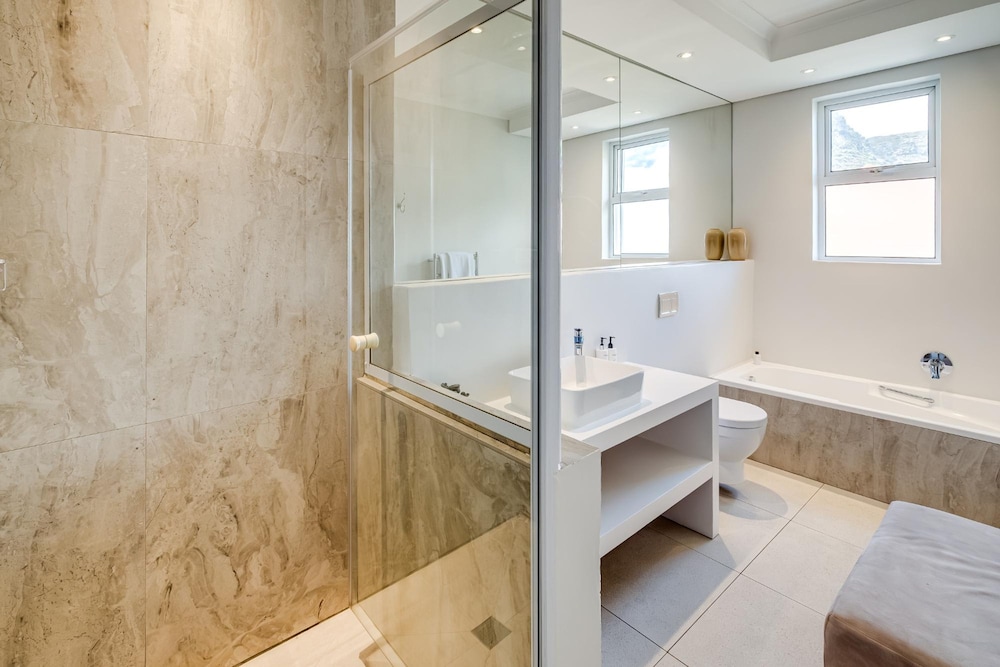 Camps Bay Villa w Views Pool Sapphire Tide Retreat