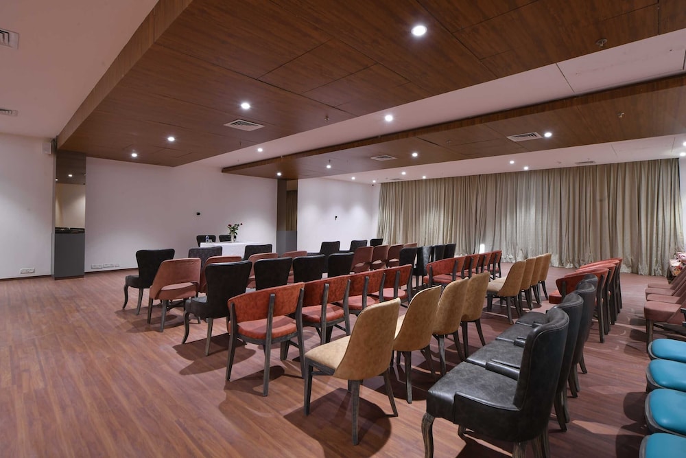 Clubhouse Hotel Morbi