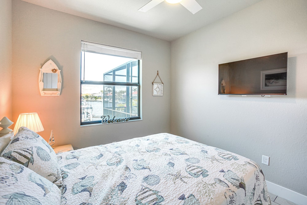 Sunset Views, Dock: Canalfront Home in Punta Gorda