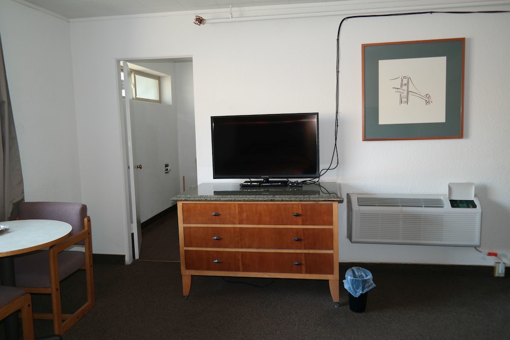 Klamath Falls Vacations - River Park Inn - Property Image 9