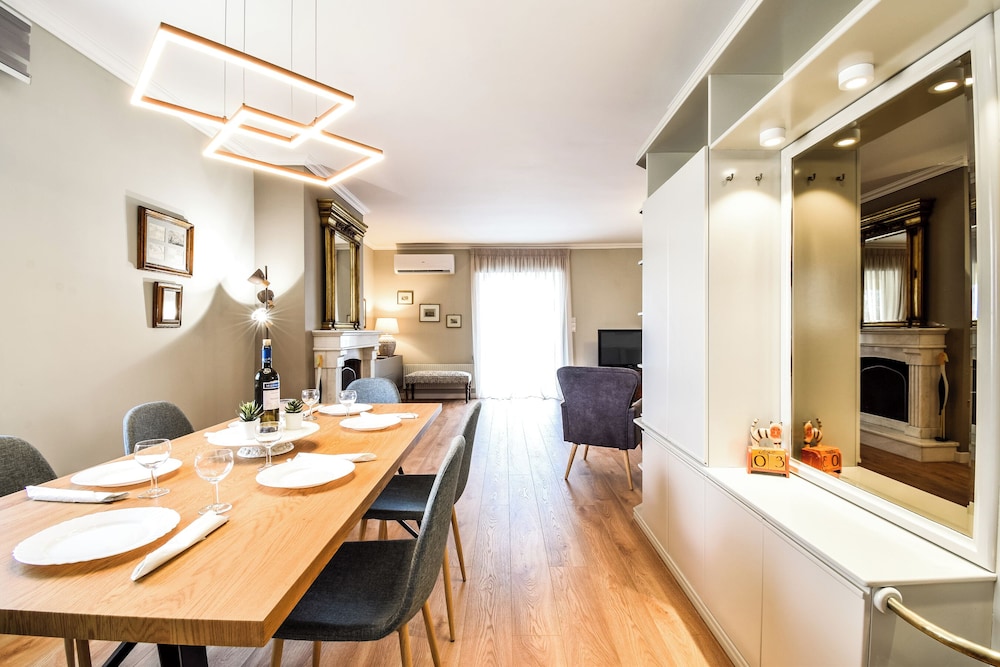 Alimos Luxury 3 Bd Apt w Stunning Views