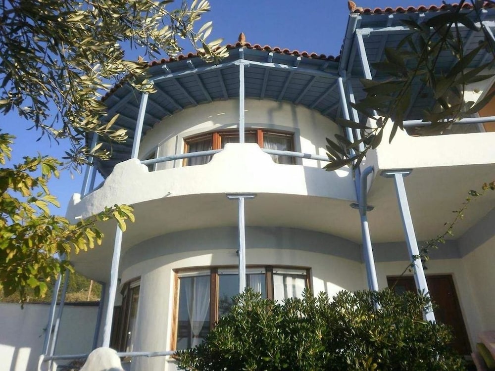 Karavos Sea View Apartments