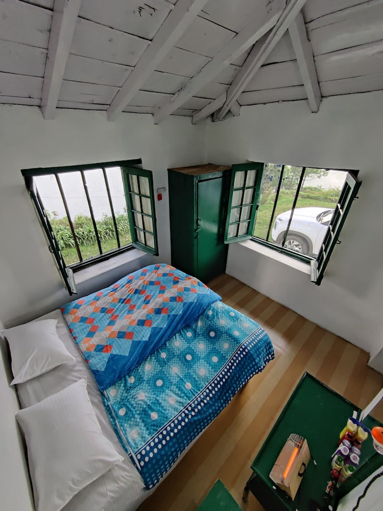 Pre Independence 2 BHK Bungalow,dalhousie,himachal view 4