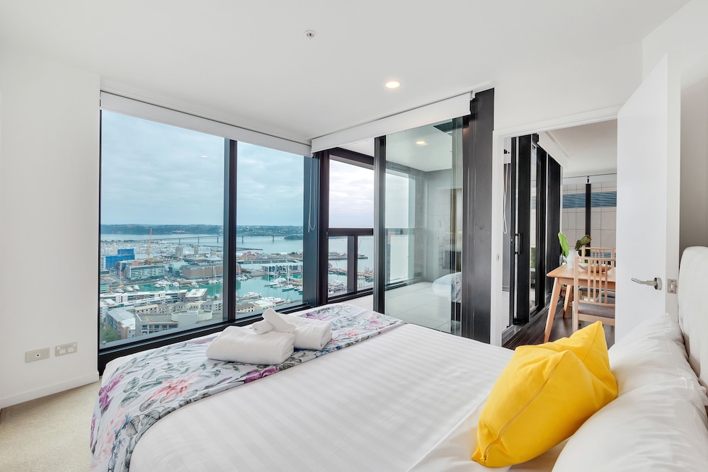 Amazing Harbour, Skytower & Rangitoto Views view 2