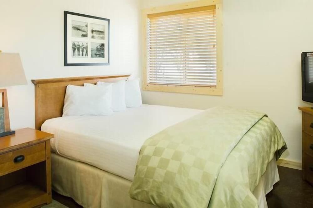 King's Pointe Waterpark Resort - Property Image 31