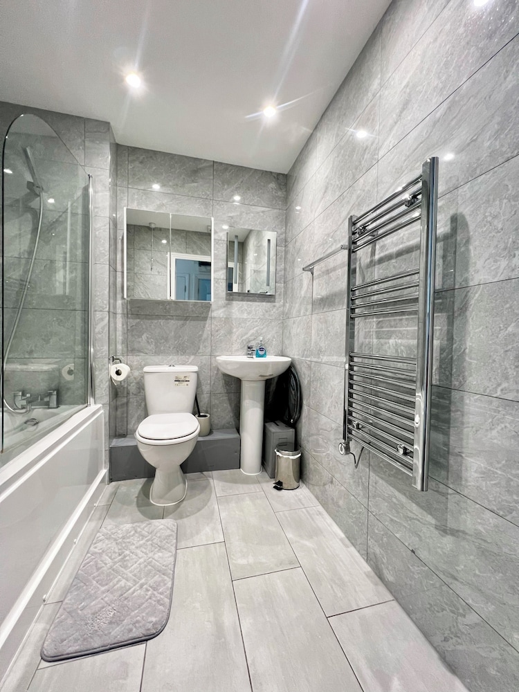 London Oasis Apartment Escape