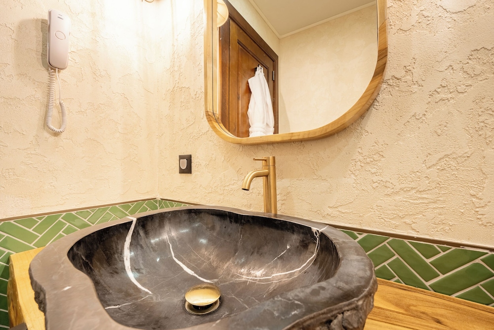 Belmondo Süitler - Image 148