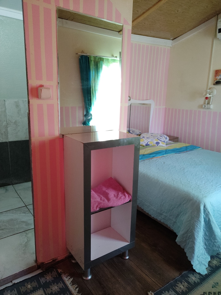 Side Tuana Garden Home