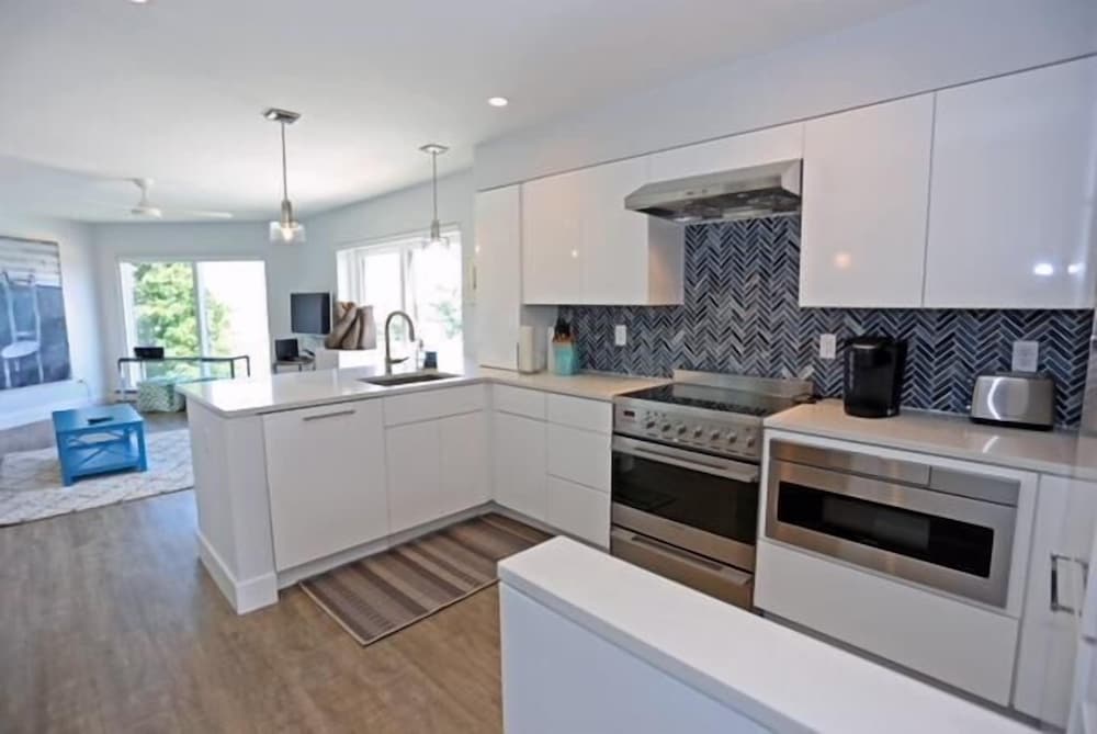 Mariners Court 224