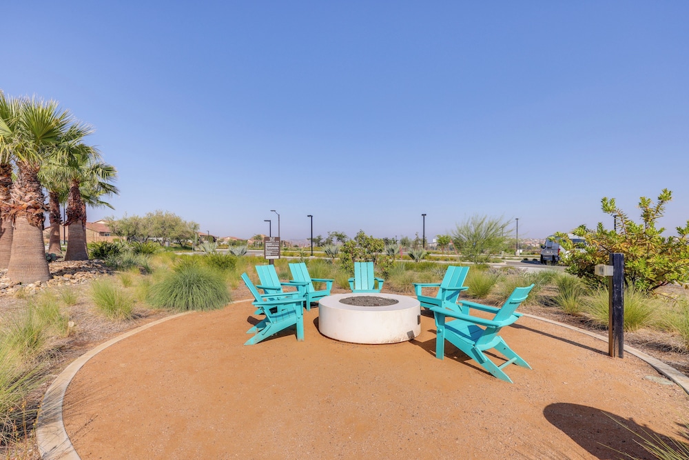 Pool Access & Mtn Views: Family Haven in Beaumont!