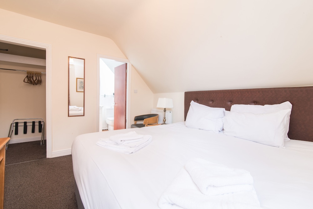 The Linden Leaf Rooms - Classy Studios