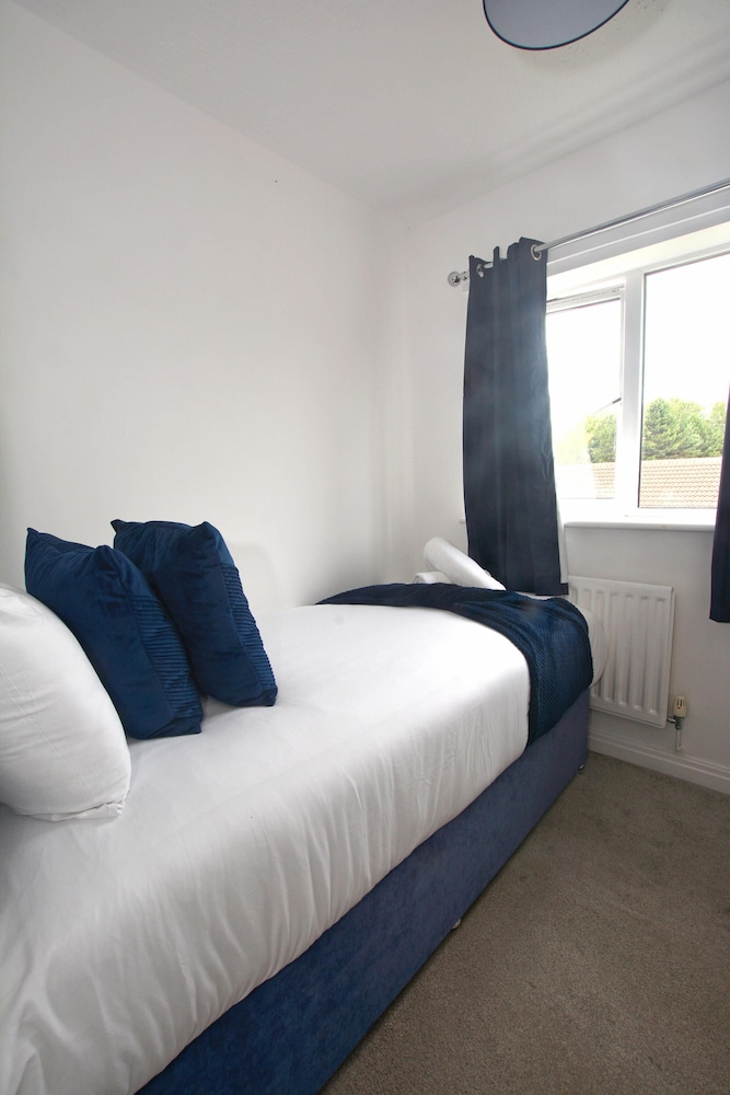 Victoriadock-3bedrooms-1bathroom-wifi-parking view 4