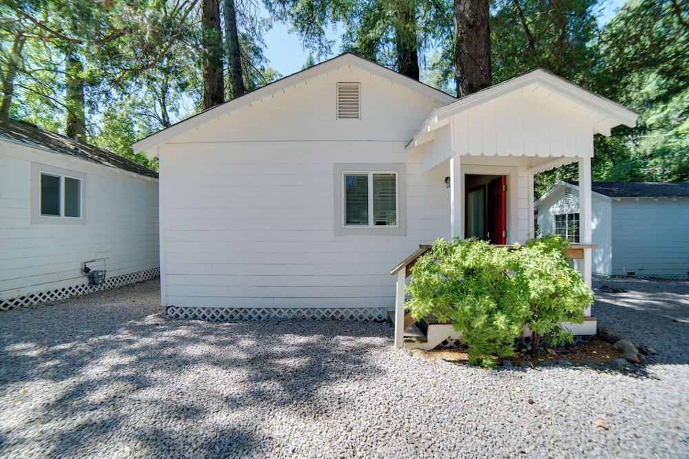 Golf, Hike, Sip Wine: Cobb Mountain Cabin w/ Patio