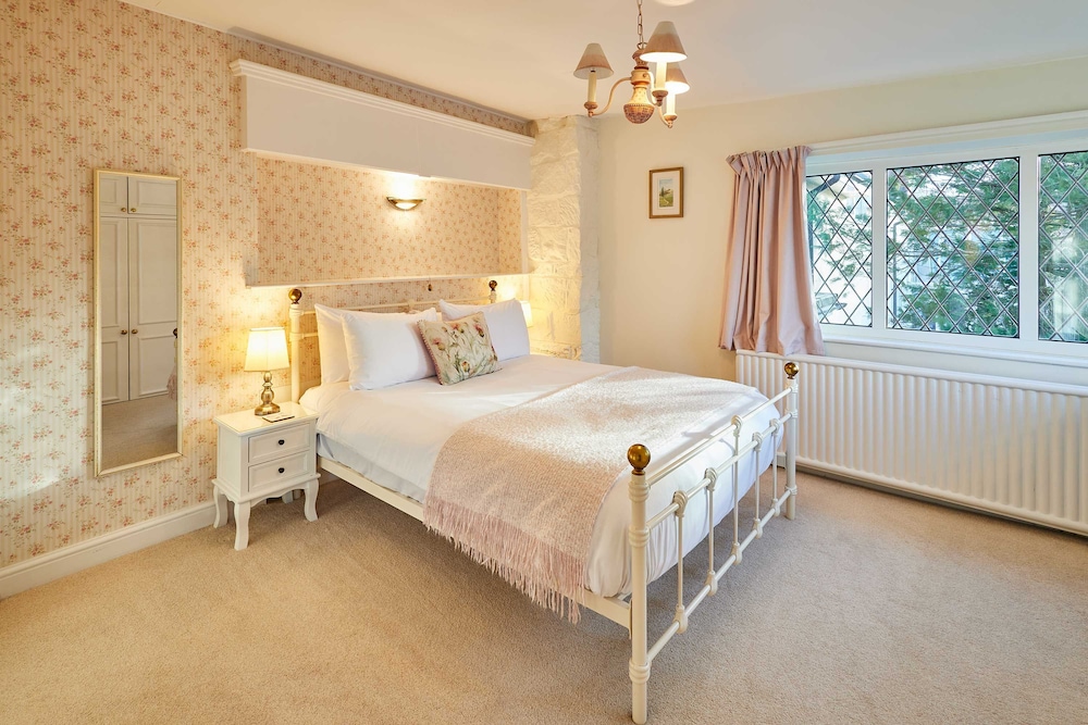 Host Stay Ailsa Cottage