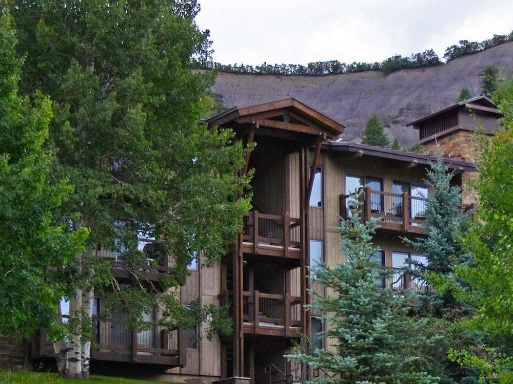 Woodbridge 7A - 2 Bedrooms Condo