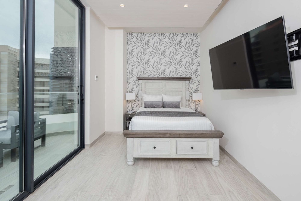 Waves Views Luxury 3BR Oceanfront Condo