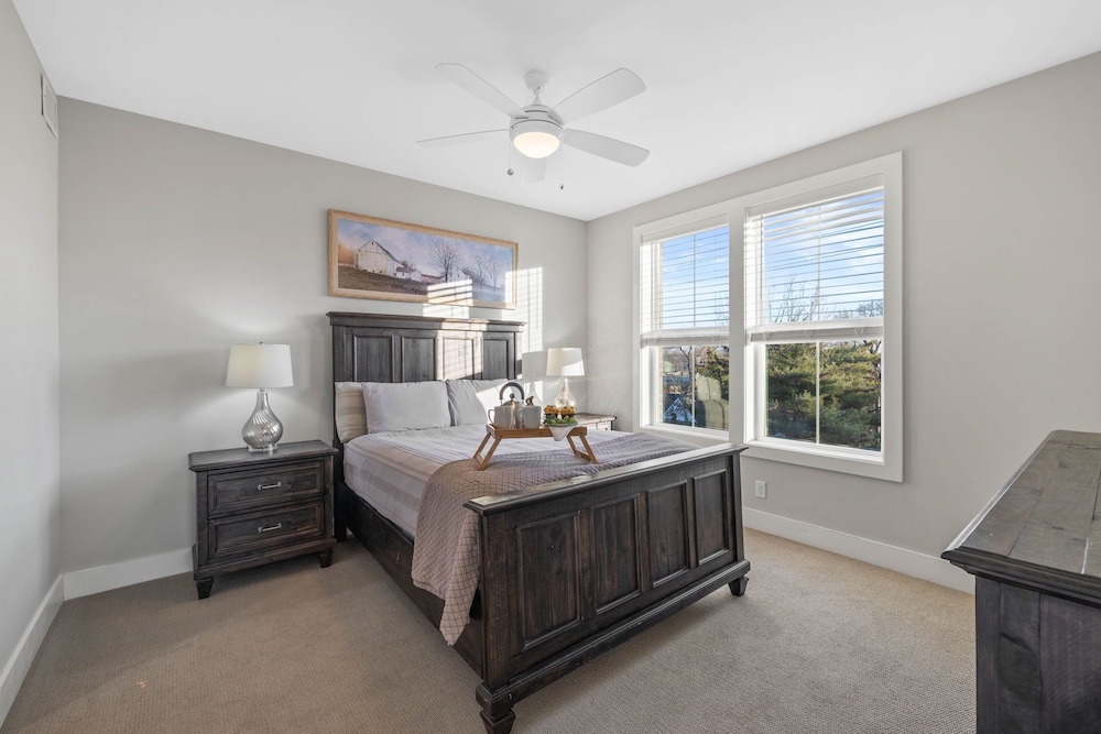 Pulse - Minutes to Broadway - Sleeps 6