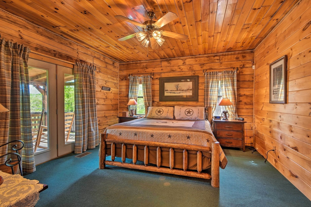 Cozy Trenton Cabin w/ Spa ~ 15 Mi to Lookout Mtn! view 5