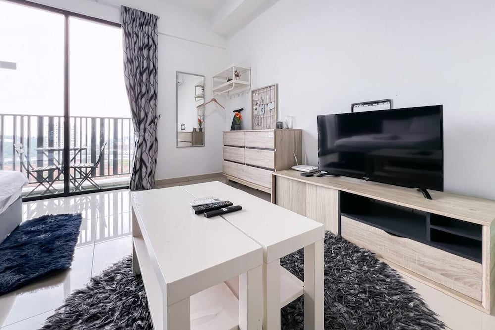 ICity Luxury Condo by Smarthome